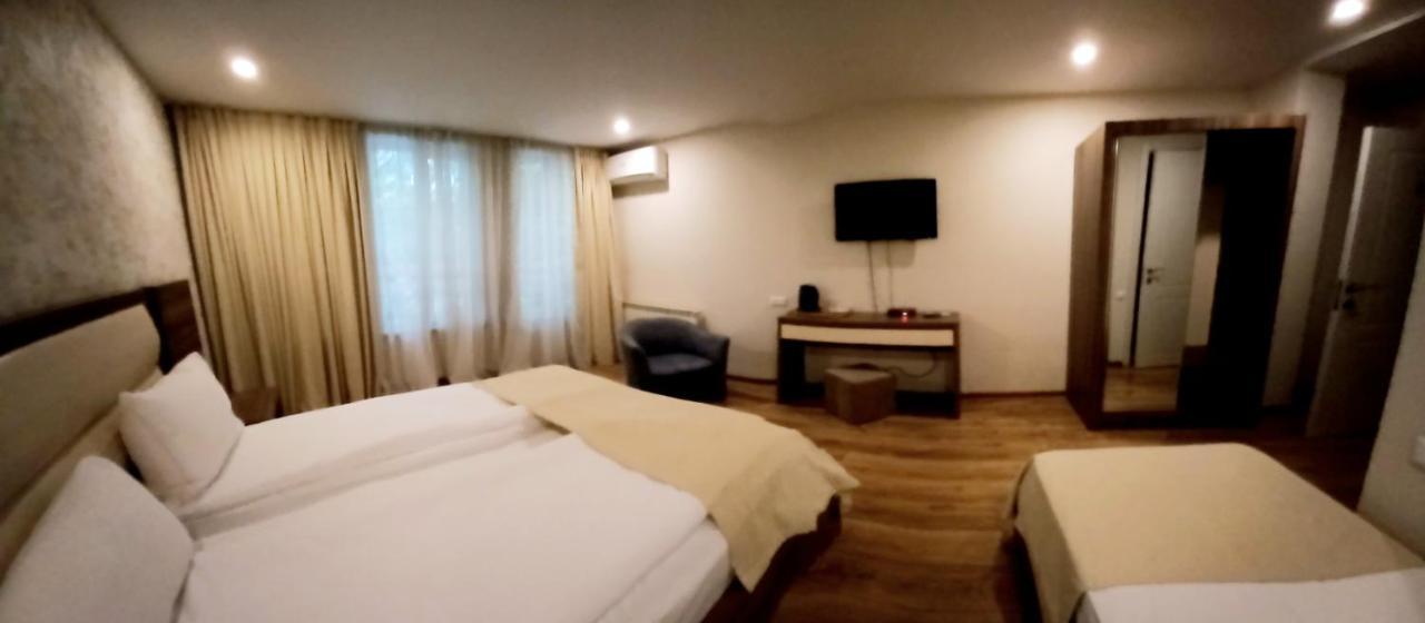 Hotel Lile Tbilisi ภายนอก รูปภาพ