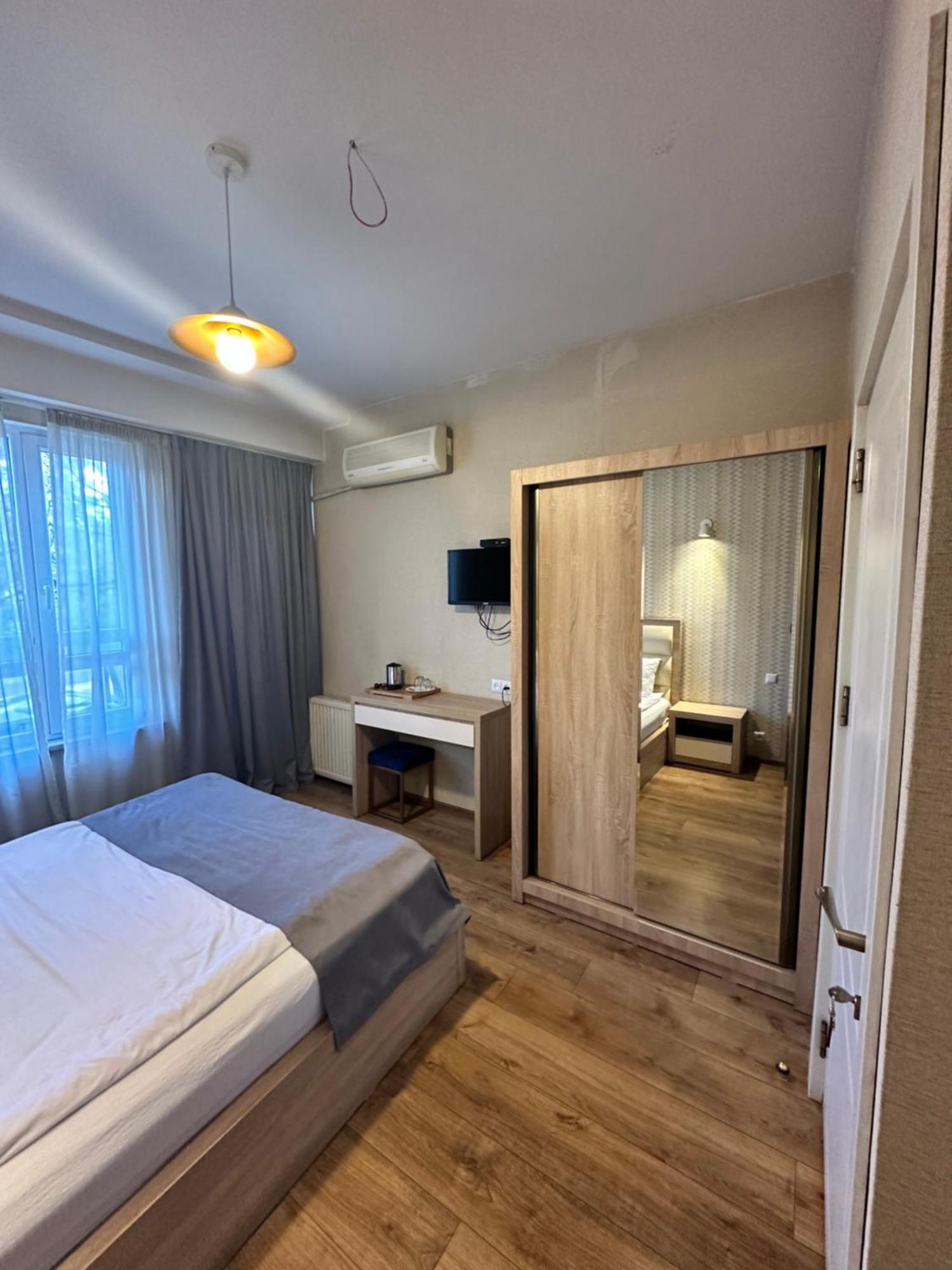 Hotel Lile Tbilisi ภายนอก รูปภาพ