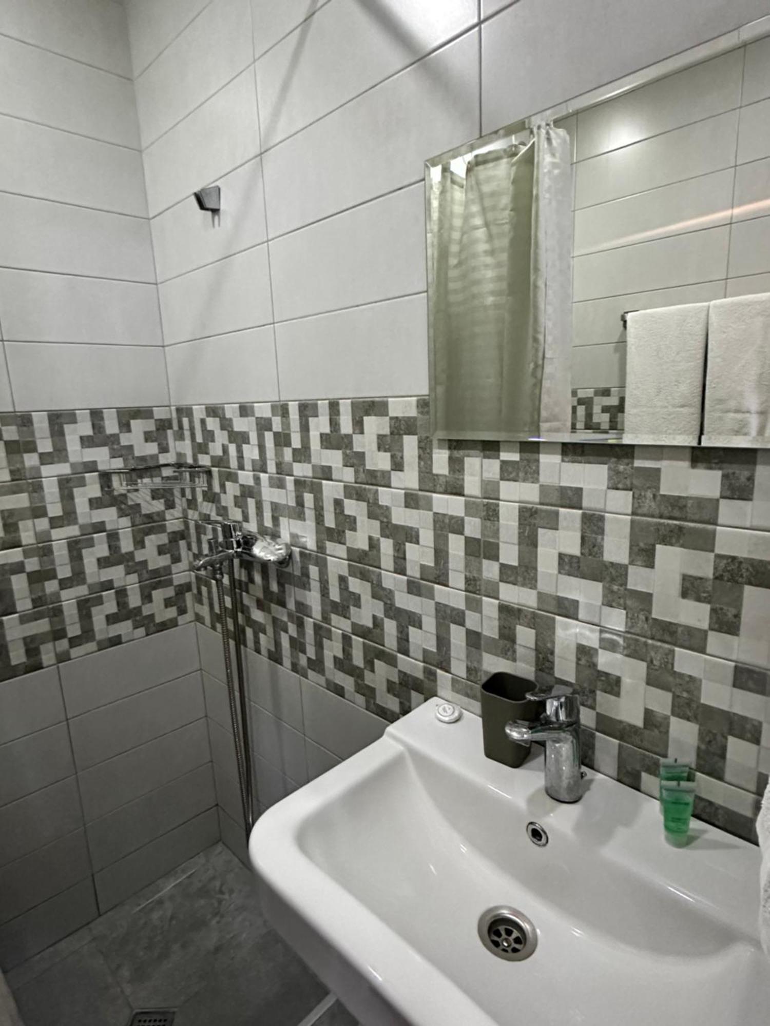 Hotel Lile Tbilisi ภายนอก รูปภาพ