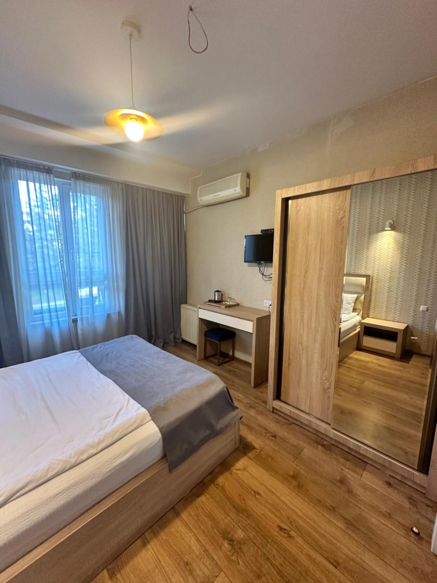 Hotel Lile Tbilisi ภายนอก รูปภาพ